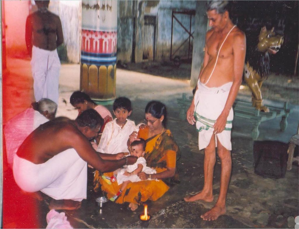 அன்னப்பால் பருக்குதல் அல்லது சோறு தீத்துதல்.