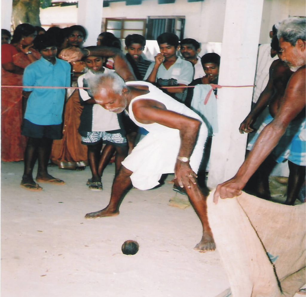 போர்த்தேங்காய் அடித்தல்